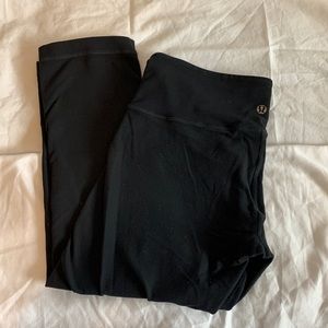 Lululemon Black Cropped Leggings size 8